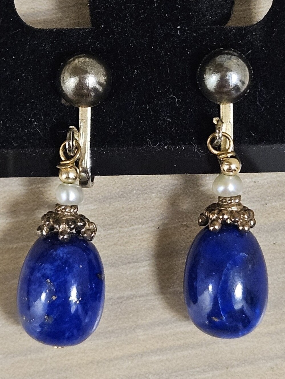 VINTAGE LAPIS LAZULI GEMSTONE PEARL TEARDROP CLIP-ON GOLD TONE EARRINGS